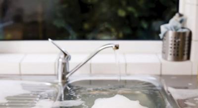Kuidas ja millise abiga eemaldada ummistus kraanikausis?